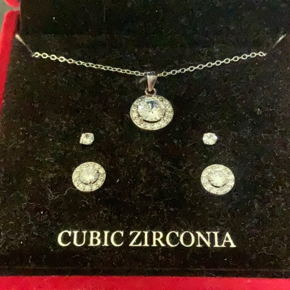 NWT Giani Bernini Silver Necklace and Earring Set